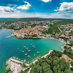 Дом отдыха Cozy In With Sauna Vrh (Krk)