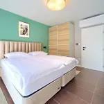 Semesterbostad Cozy In With Sauna Vrh (Krk)